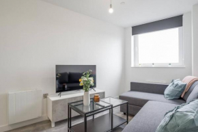 Modern 2 bedroom flat with parking in Yardley